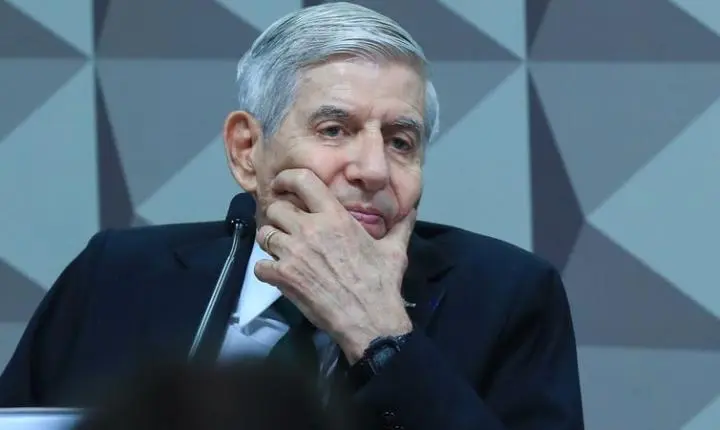 Moraes pede comprovação do histórico clínico de Augusto Heleno